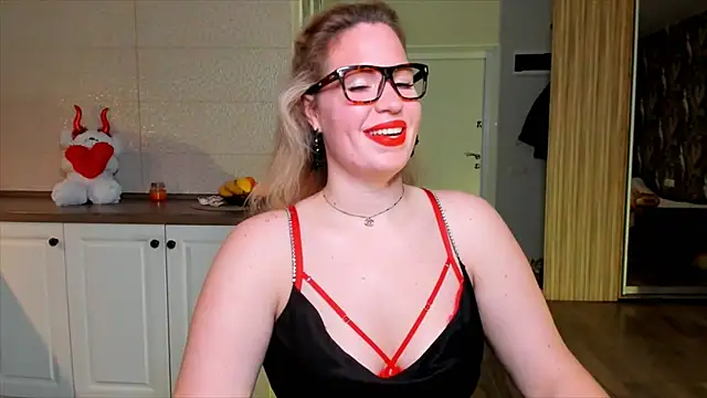 Snapshot of HotTiffani chatting on November 24, 2025, 7:08 am HotTiffani online show from November 24, 2025, 7:08 am