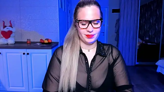 Snapshot of HotTiffani chatting on November 28, 2025, 11:13 am HotTiffani online show from November 28, 2025, 11:13 am