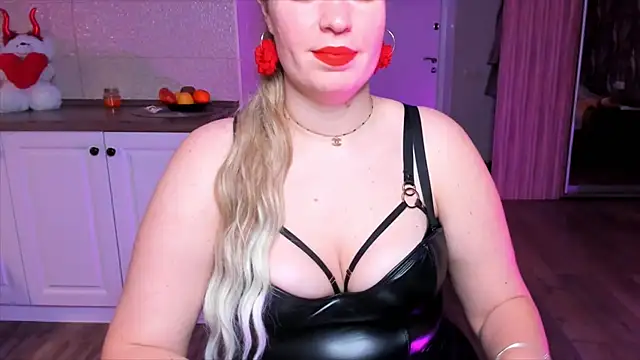 Snapshot of HotTiffani chatting on November 29, 2025, 3:59 pm HotTiffani online show from November 29, 2025, 3:59 pm