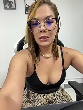 Snapshot of KellyBrooklyn_ chatting on January 3, 2025, 4:06 pm KellyBrooklyn online show from January 3, 2025, 4:06 pm