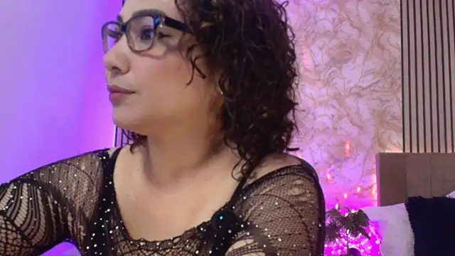 Snapshot of JuliRamirez chatting on May 24, 2026, 12:32 pm JuliRamirez online show from May 24, 2026, 12:32 pm