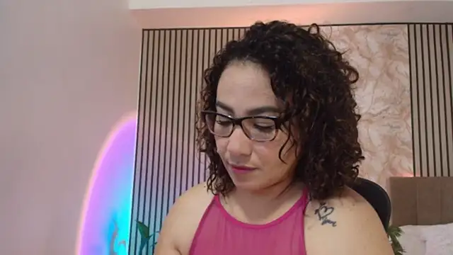 JuliRamirez online show from July 25, 2026, 12:47 pm