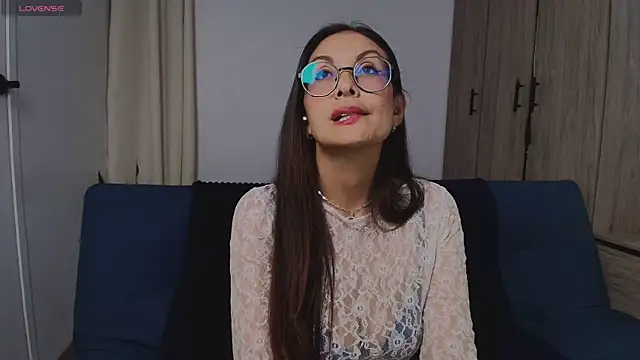 Swetisabella01 online show from July 28, 2026, 8:52 pm
