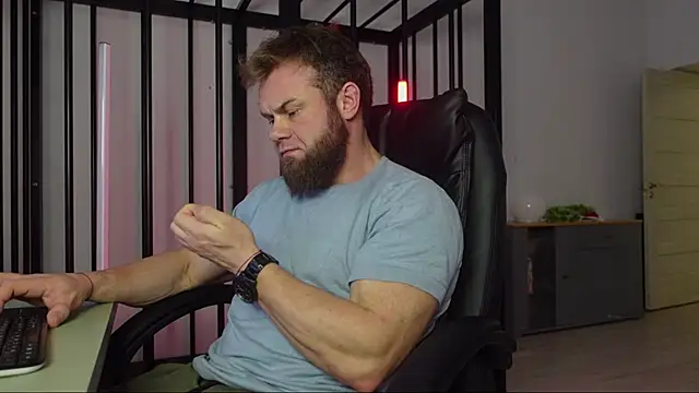 Snapshot of Tommy_Burnz chatting on January 7, 2025, 1:14 pm Tommy Burnz online show from January 7, 2025, 1:14 pm