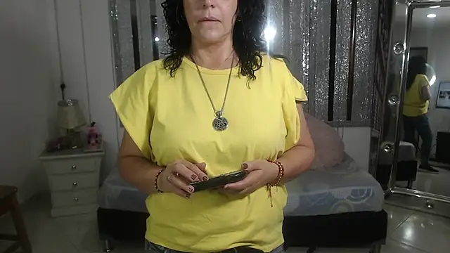 Snapshot of mijal_queen chatting on January 17, 2025, 2:08 am mijal queen online show from January 17, 2025, 2:08 am