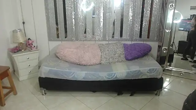 Snapshot of mijal_queen chatting on February 14, 2025, 2:50 am mijal queen online show from February 14, 2025, 2:50 am