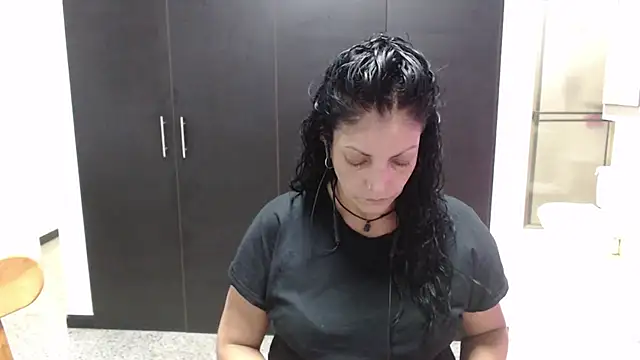 Snapshot of mijal_queen chatting on October 22, 2025, 3:07 am mijal queen online show from October 22, 2025, 3:07 am