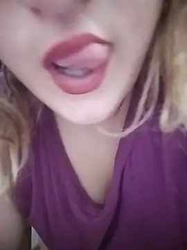 SWEETLUNA077 online show from September 15, 2025, 8:20 pm