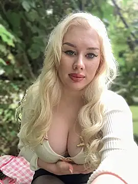 LaraHollywood online show from September 21, 2025, 6:15 am