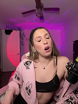 Snapshot of queenxlexy chatting on February 14, 2025, 7:33 pm queenxlexy online show from February 14, 2025, 7:33 pm