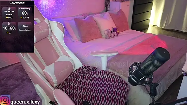 Snapshot of queenxlexy chatting on September 12, 2025, 5:13 pm queenxlexy online show from September 12, 2025, 5:13 pm