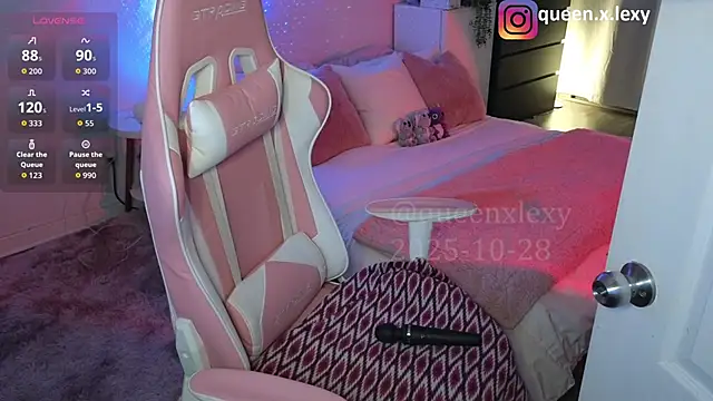 Snapshot of queenxlexy chatting on October 28, 2025, 8:22 pm queenxlexy online show from October 28, 2025, 8:22 pm