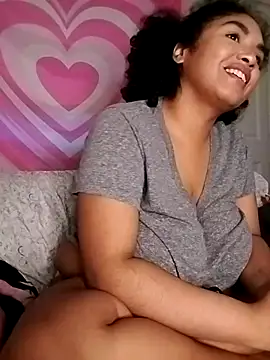 Snapshot of TasteeKitty chatting on February 4, 2025, 1:34 am TasteeKitty online show from February 4, 2025, 1:34 am