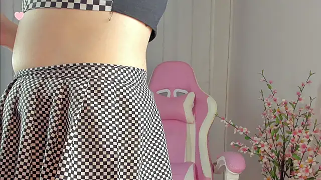 rosseblondee online show from November 26, 2025, 9:49 pm