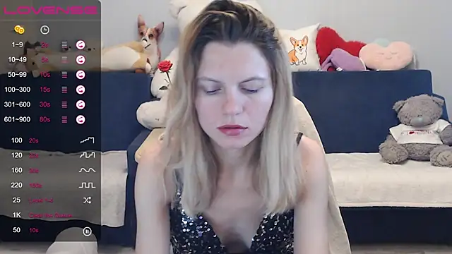 Snapshot of night_is_dark chatting on December 8, 2024, 6:17 pm night is dark online show from December 8, 2024, 6:17 pm