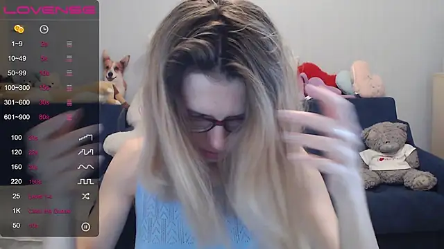 Snapshot of night_is_dark chatting on March 21, 2025, 6:07 pm night is dark online show from March 21, 2025, 6:07 pm