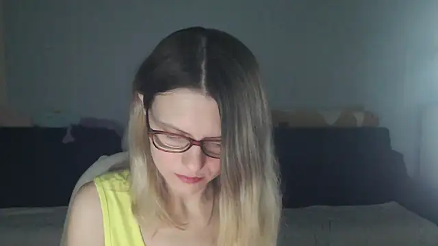 Snapshot of night_is_dark chatting on December 4, 2025, 10:29 pm night is dark online show from December 4, 2025, 10:29 pm