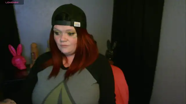 Snapshot of HoneyChambers chatting on November 15, 2025, 11:10 pm HoneyChambers online show from November 15, 2025, 11:10 pm