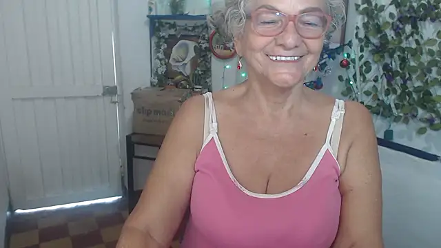 Snapshot of FunnyGrandma chatting on December 13, 2025, 7:53 pm FunnyGrandma online show from December 13, 2025, 7:53 pm