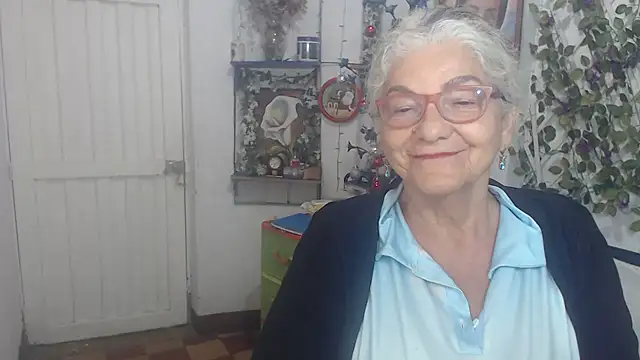 Snapshot of FunnyGrandma chatting on December 23, 2025, 2:31 am FunnyGrandma online show from December 23, 2025, 2:31 am
