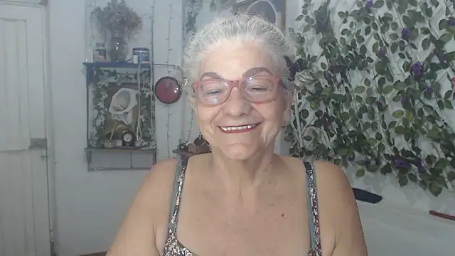Snapshot of FunnyGrandma chatting on February 8, 2026, 11:19 pm FunnyGrandma online show from February 8, 2026, 11:19 pm