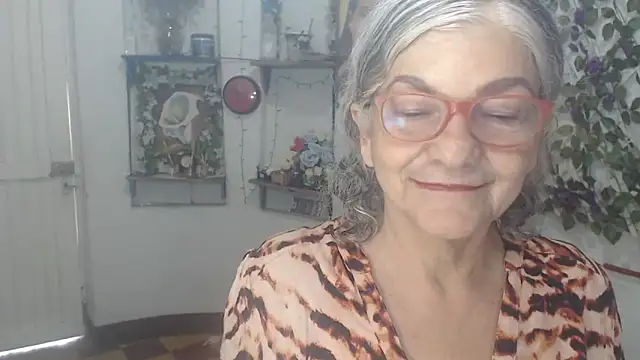 Snapshot of FunnyGrandma chatting on February 18, 2026, 12:34 pm FunnyGrandma online show from February 18, 2026, 12:34 pm