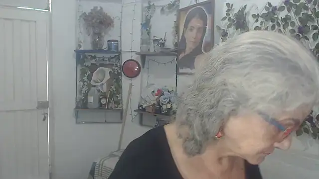 Snapshot of FunnyGrandma chatting on February 27, 2026, 2:50 pm FunnyGrandma online show from February 27, 2026, 2:50 pm