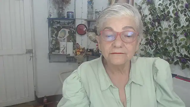 Snapshot of FunnyGrandma chatting on March 15, 2026, 11:44 pm FunnyGrandma online show from March 15, 2026, 11:44 pm