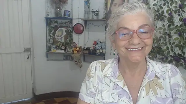 Snapshot of FunnyGrandma chatting on March 16, 2026, 10:58 pm FunnyGrandma online show from March 16, 2026, 10:58 pm