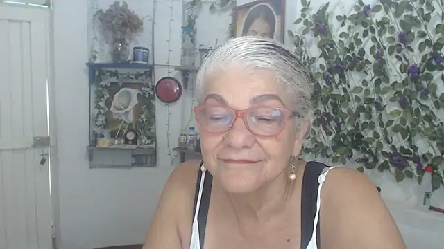 Snapshot of FunnyGrandma chatting on March 24, 2026, 8:14 pm FunnyGrandma online show from March 24, 2026, 8:14 pm