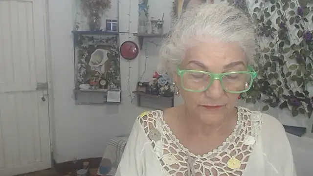 Snapshot of FunnyGrandma chatting on March 29, 2026, 12:43 am FunnyGrandma online show from March 29, 2026, 12:43 am