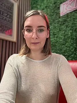 The Snowwhitee online show from December 20, 2024, 7:17 pm