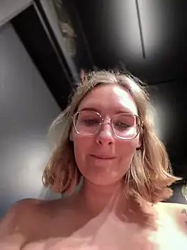 The Snowwhitee online show from December 20, 2024, 10:22 pm