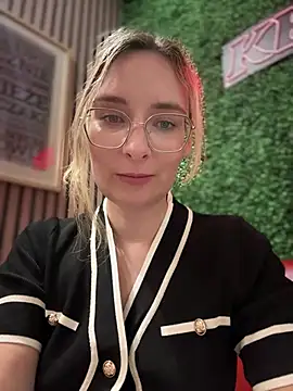 The Snowwhitee online show from March 13, 2025, 10:21 pm