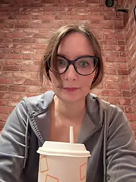 The Snowwhitee online show from December 22, 2025, 9:12 pm