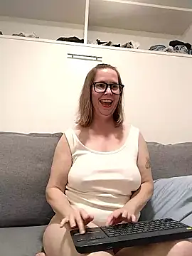 SweetandNaughty1 online show from April 9, 2026, 6:19 am