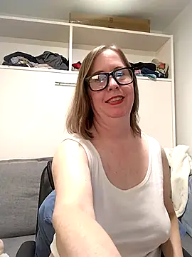 SweetandNaughty1 online show from July 6, 2026, 4:31 am