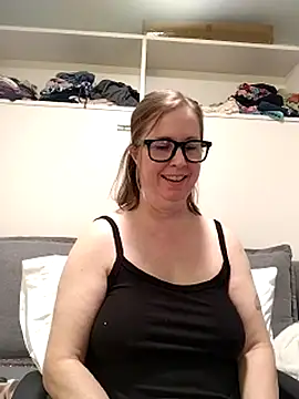 SweetandNaughty1 online show from July 7, 2026, 6:47 am