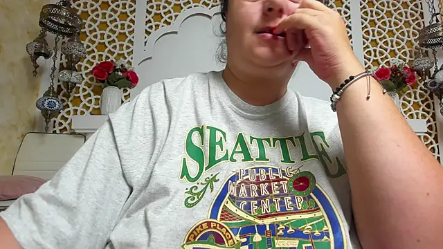 Snapshot of AleshaArabian chatting on September 18, 2025, 2:35 am AleshaArabian online show from September 18, 2025, 2:35 am