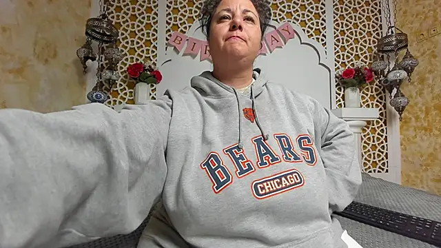 Snapshot of AleshaArabian chatting on October 23, 2025, 3:28 am AleshaArabian online show from October 23, 2025, 3:28 am