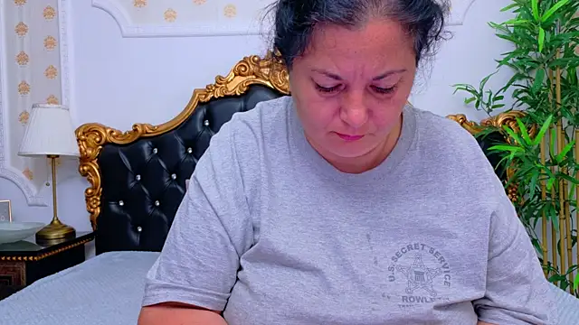 Snapshot of AleshaArabian chatting on June 16, 2026, 1:08 am AleshaArabian online show from June 16, 2026, 1:08 am