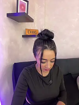 EmmyEvans1 online show from September 19, 2025, 7:36 pm