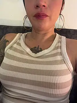 EmmyEvans1 online show from May 28, 2026, 7:33 pm