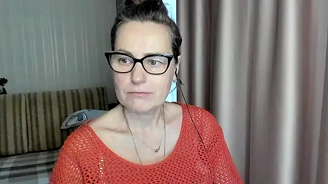 lauraoven online show from February 10, 2025, 7:26 am