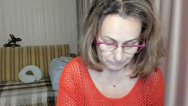 lauraoven online show from March 20, 2025, 2:42 pm