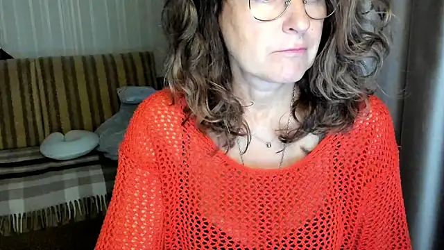 lauraoven online show from October 5, 2025, 2:37 pm