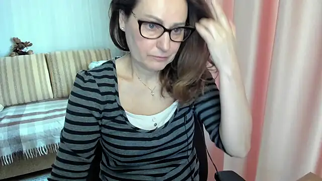 lauraoven online show from March 11, 2026, 7:25 am