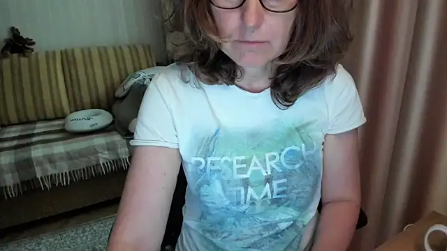 lauraoven online show from May 26, 2026, 2:46 pm
