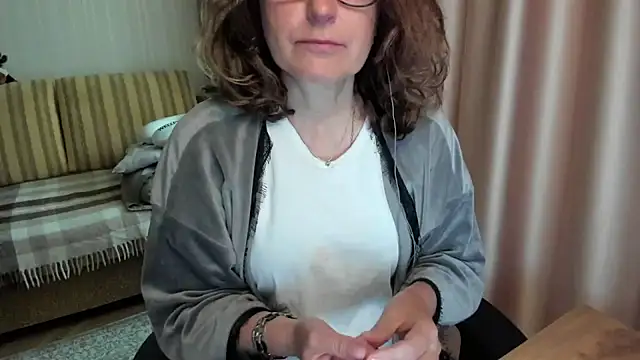 lauraoven online show from May 30, 2026, 7:49 am