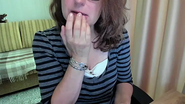 lauraoven online show from June 20, 2026, 7:33 am
